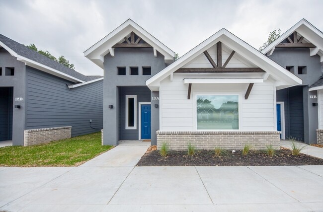 Building Photo - 10317 Lake Rd Unit 13B