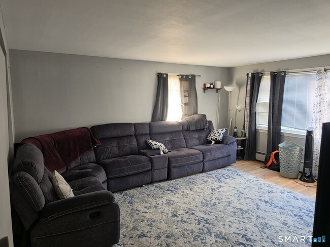 Photo - 35 Foxon St