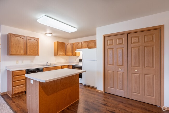 2BR, 1BA - 950SF - Kitchen