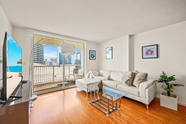 Photo - 1 SE 12th St Unit SI FL30-ID1022272P