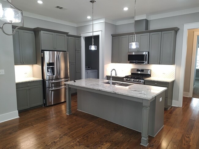 Photo - 3549 Esplanade Way