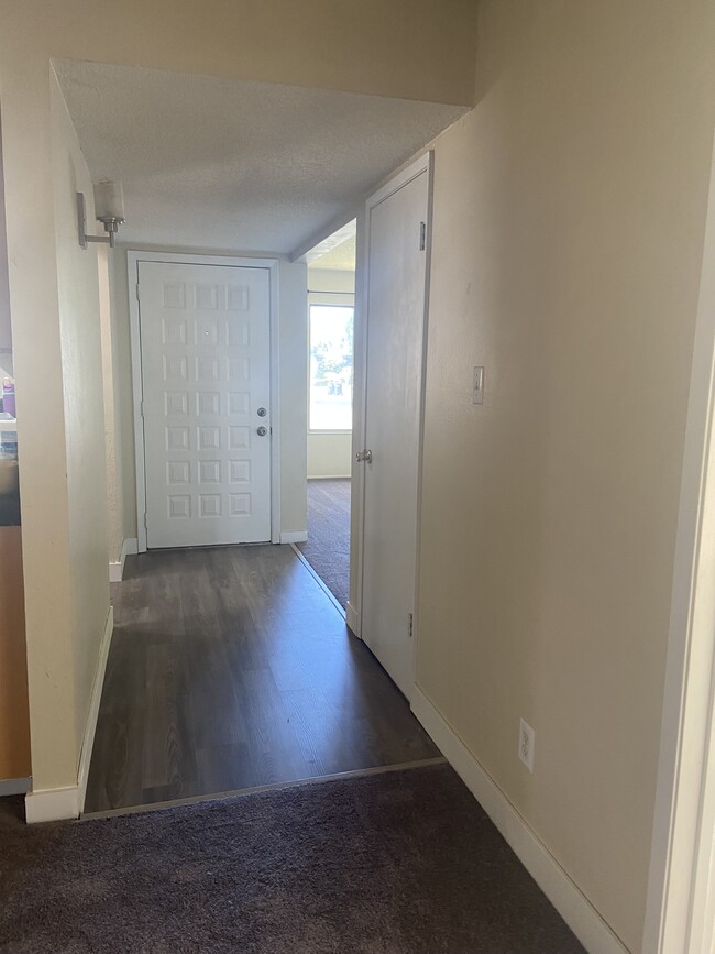 8547 La Riviera Dr