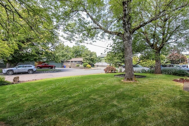 Photo - 160 SW Towle Ave Unit #2