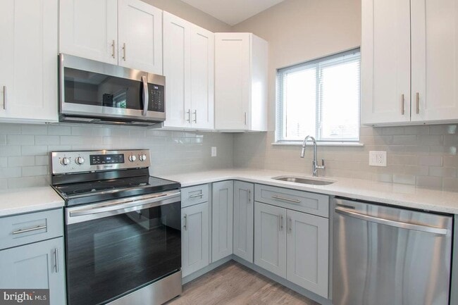 Building Photo - 1206 N 24th St Unit B