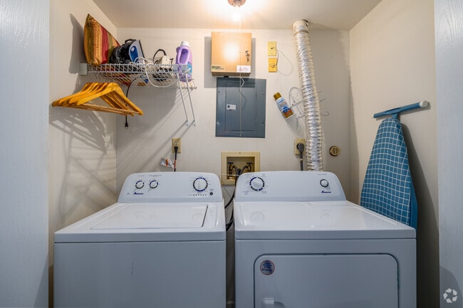 Bedford 2BD 1BA -- Washer/Dryer
