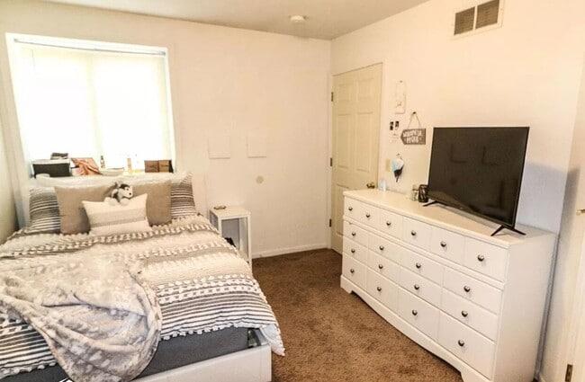 Photo - Prime Location 4 Bed Duplex