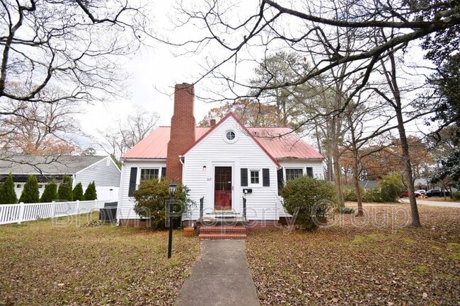 Building Photo - 702 Poole Dr Rental