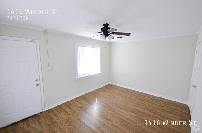 Building Photo - RENOVATED 3 Bed, 3 Bath with 2 Car Enclose... Rental