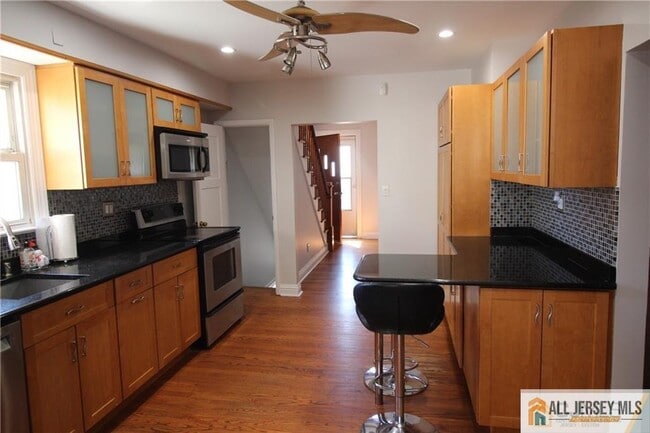 Photo - 322 Berry St