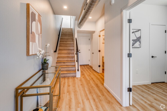 2 BR, 2,5 BA+Oficina - 1.777SF - Entrada - Granary Townhomes