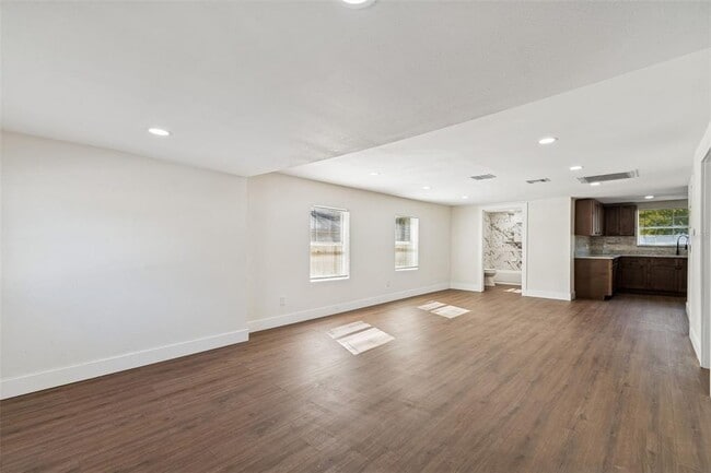 Photo - 9412 N Brooks St