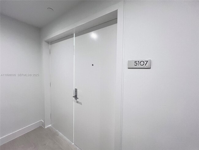 Photo - 700 NE 24th St Unit 5107