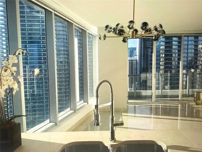 Building Photo - 475 Brickell Ave Unit 2915 Rental