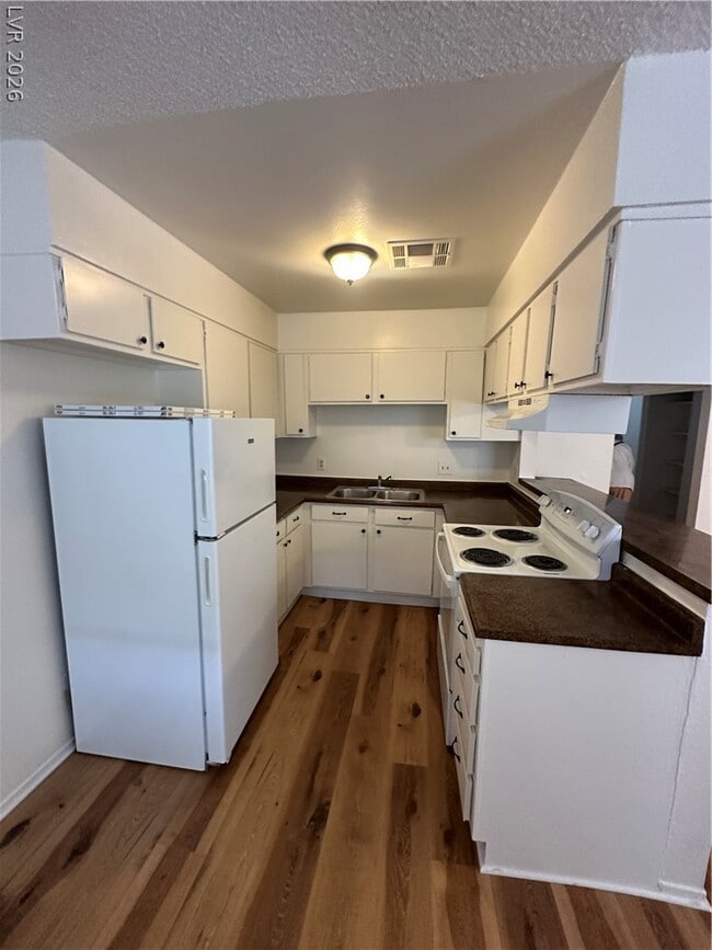 3355 Sylvia St
