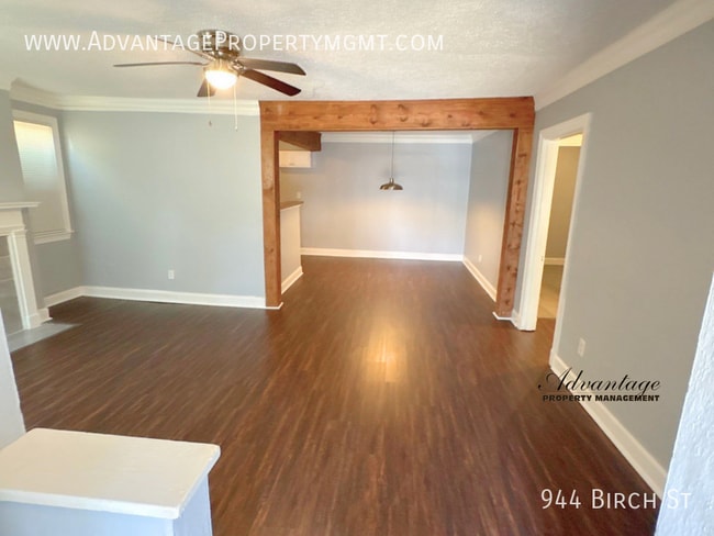 Photo - 944 Birch St