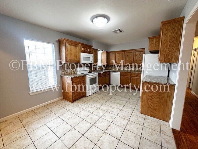 Photo - 111 Oaklawn Dr