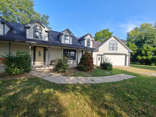 Photo - 1689 N Knightstown Rd House