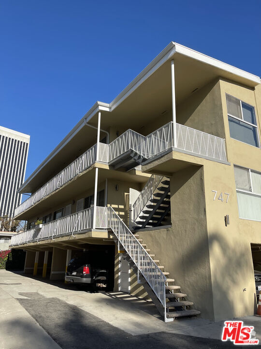 Building Photo - 747 S Curson Ave Unit 4 Rental