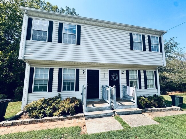Building Photo - 1503 Ramsgate Ln Unit Apt. A