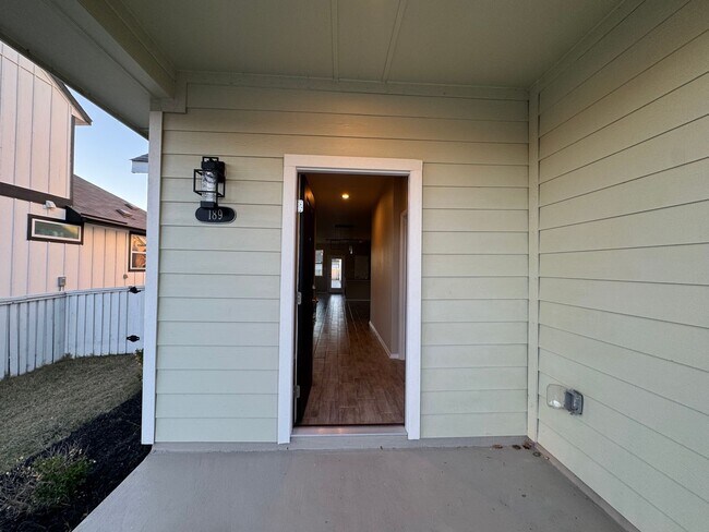 Photo - Bright & Spacious 3 Bedroom Home with Garage in Kyle