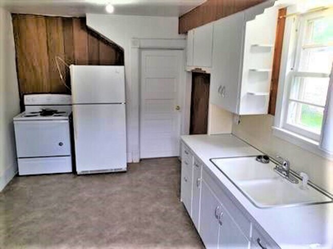 Photo - 551 Milkyway St S