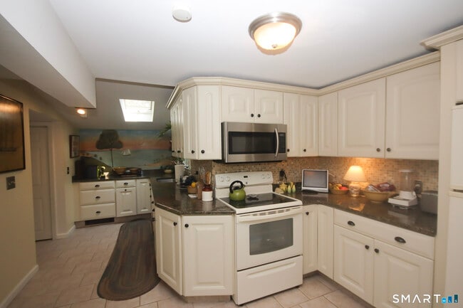 Photo - 23 Saunders Dr