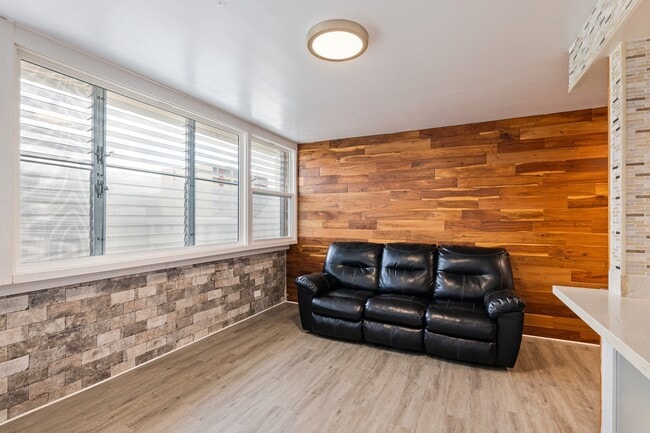 Photo - 2 Bed / 1 Bath 1 Parking , Community Pool , Electricity, Water, Sewer & Gas Included, Secured Bui... Unit 303