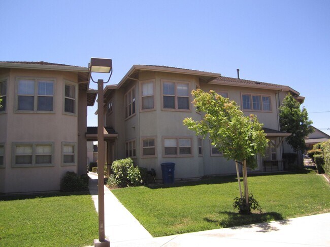 Photo - Luxury Townhome for Rent in Greenfield Unit 424A