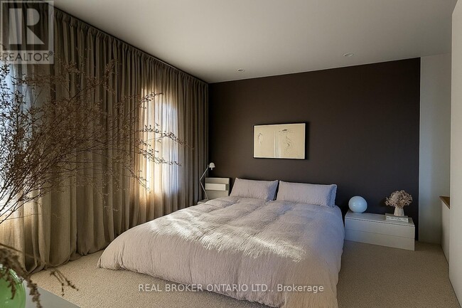 Photo - 329 Manning Ave