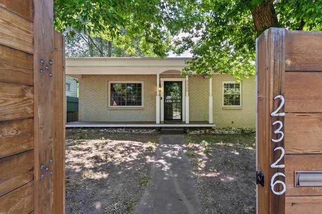 Building Photo - 2326 N Meade Ave