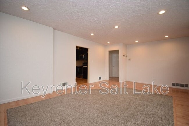 Photo - 616 Beynon Ct