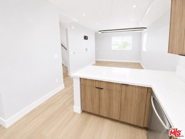 Photo - 14833 Erwin St