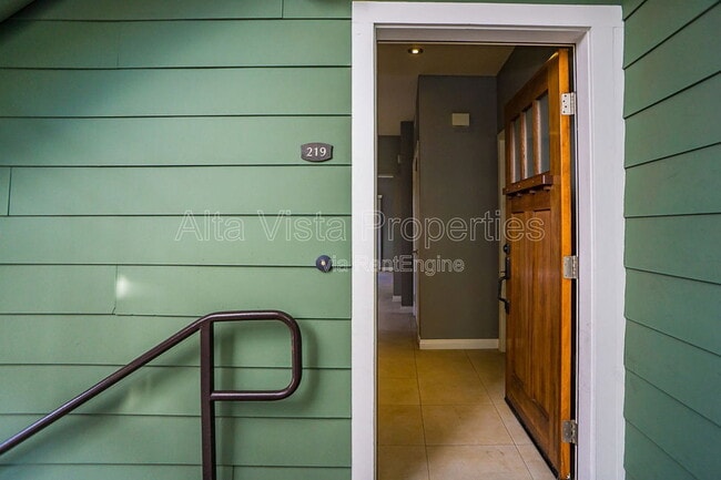 Photo - 3825 First Avenue Unidad 219