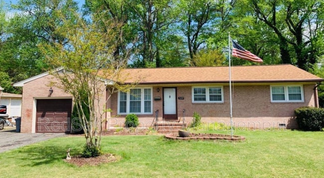 Building Photo - 729 Milton Dr