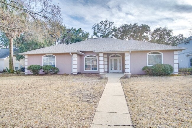 Building Photo - Festive Move-In Special! 4BR/3BA Lenox Gem...