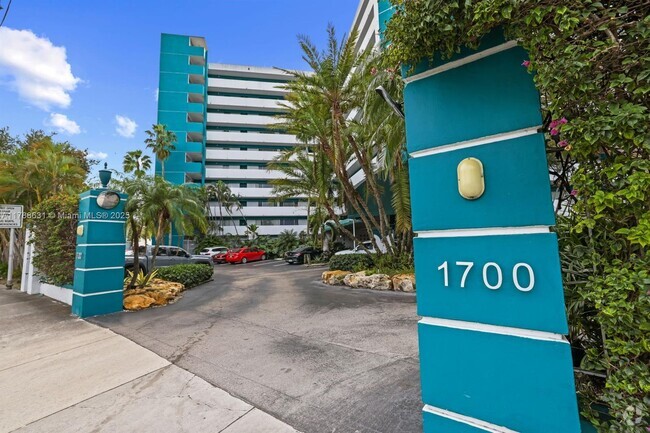 Building Photo - 1700 NW N River Dr Unit 305 Rental