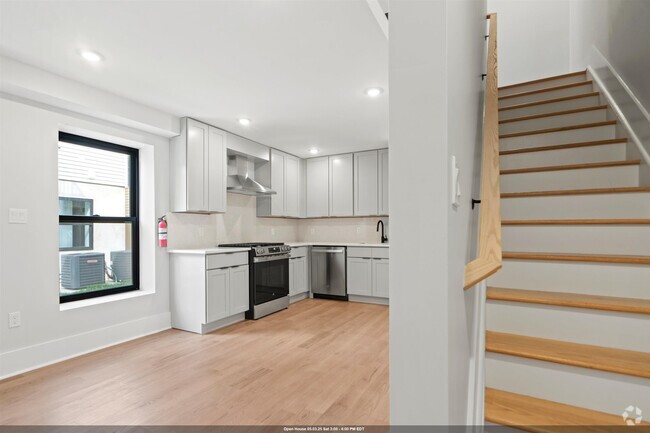 Building Photo - 13 Manhattan Ave Unit Rear Rental