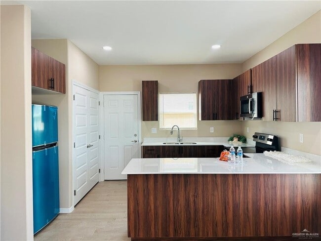 Photo - 2918 W Driftwood St Unidad 3