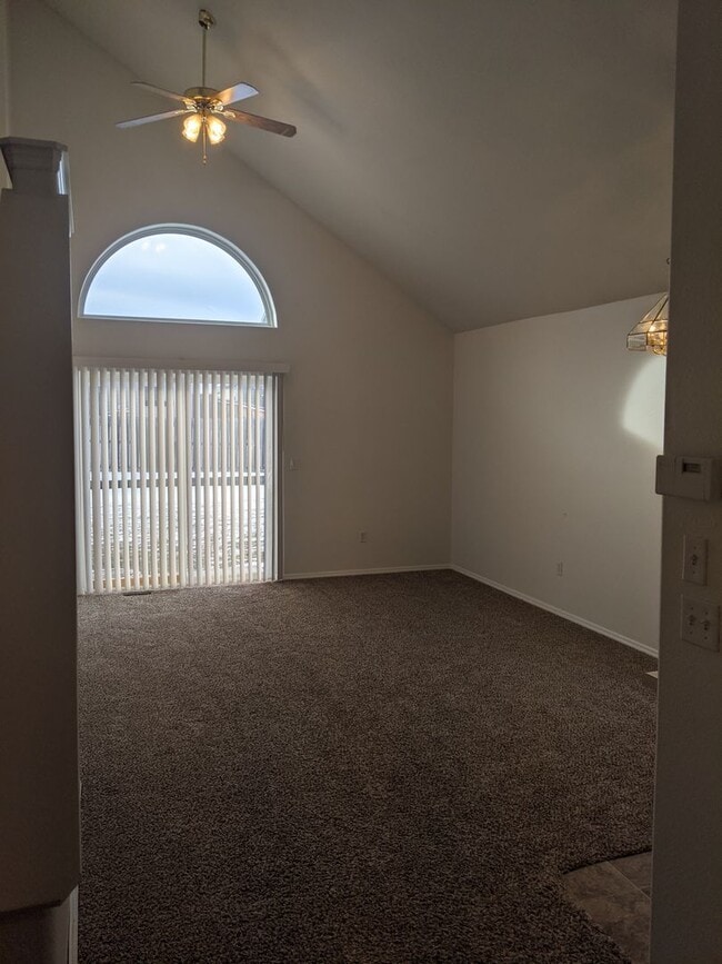 Building Photo - Main Floor Master with 2 Car Attached Garage Rental