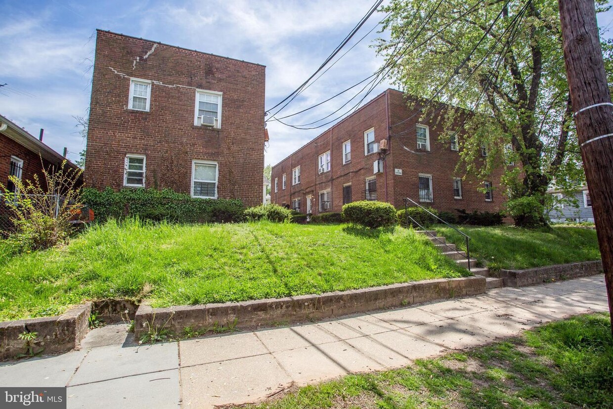 Photo - 4821 Sheriff Rd NE (Washington, DC)