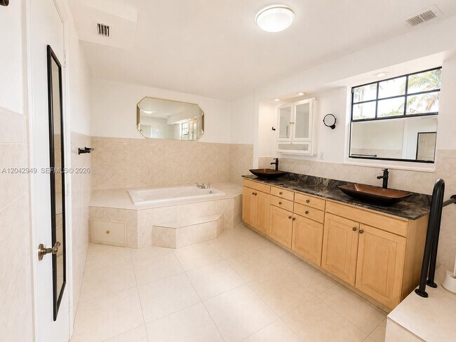 Photo - 401 NW 198th St