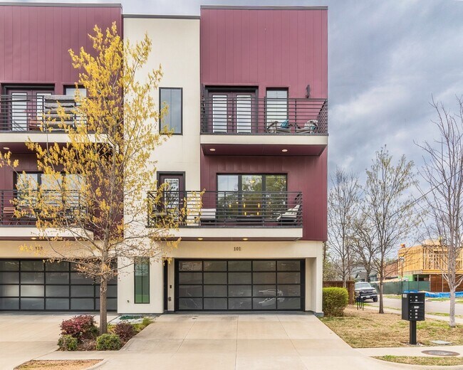 Building Photo - Stylish 2BR/2.5BA Townhome in Prime East Dallas – Attached Garage, Unbeatable Location