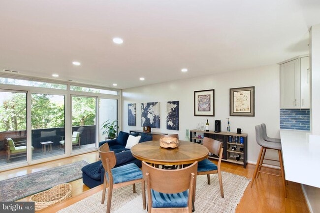 Photo - 2204 S Quincy St