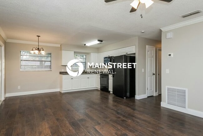 Photo - 3 Bedroom Pet-Friendly Home in St. Cloud, FL with Main Street Renewal