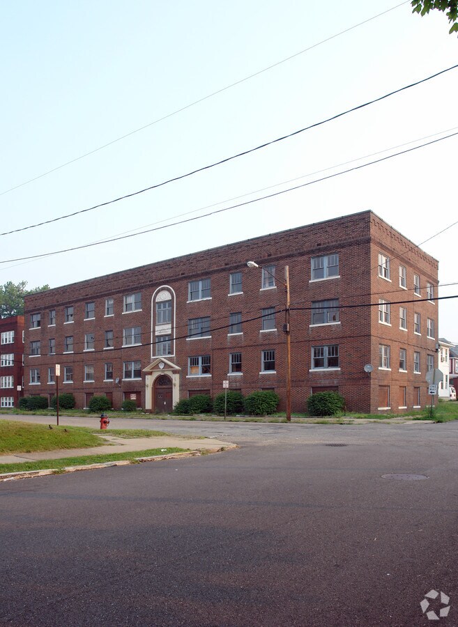 Photo - 705 6th St NW