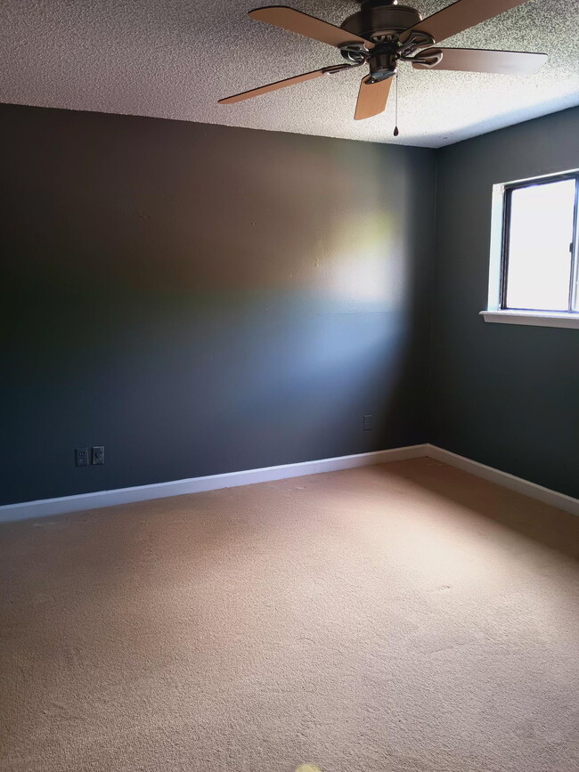 Bedroom - 615 Belvedere Dr Unit 11