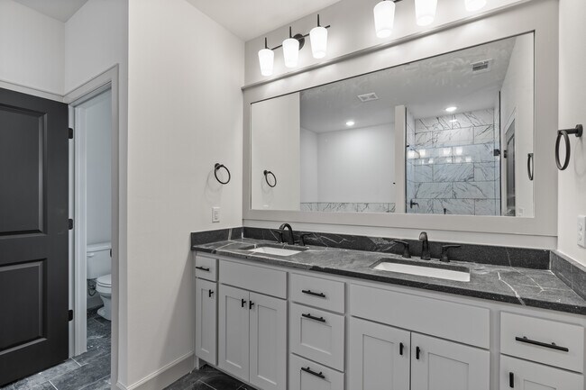 Photo - 1081 Whistler St