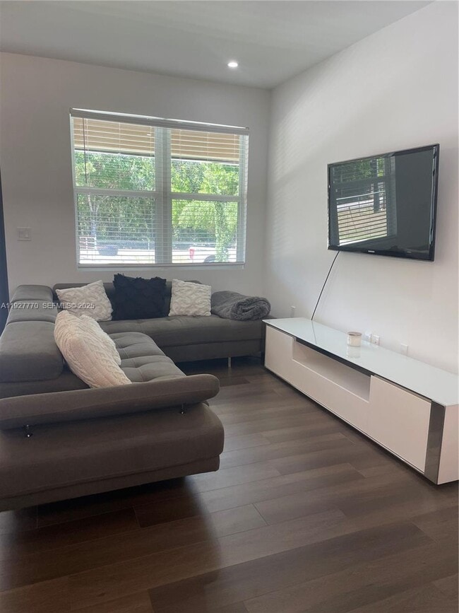 Photo - 675 N Romero St