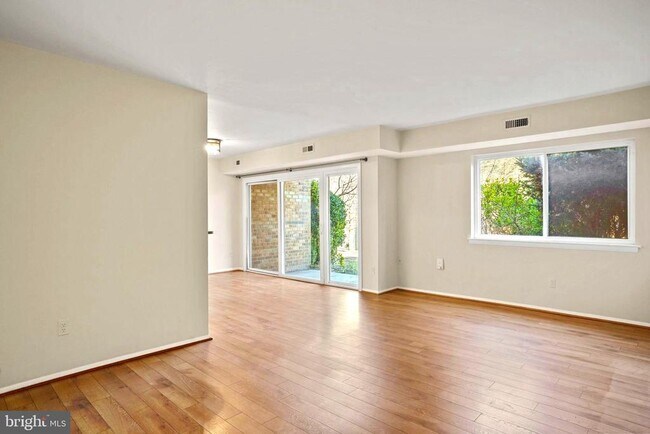 Photo - 8000 Le Havre Pl Apartment Unit 3