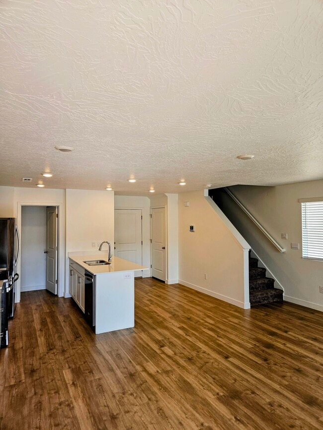 Photo - 3320 E Elkhorn Ln